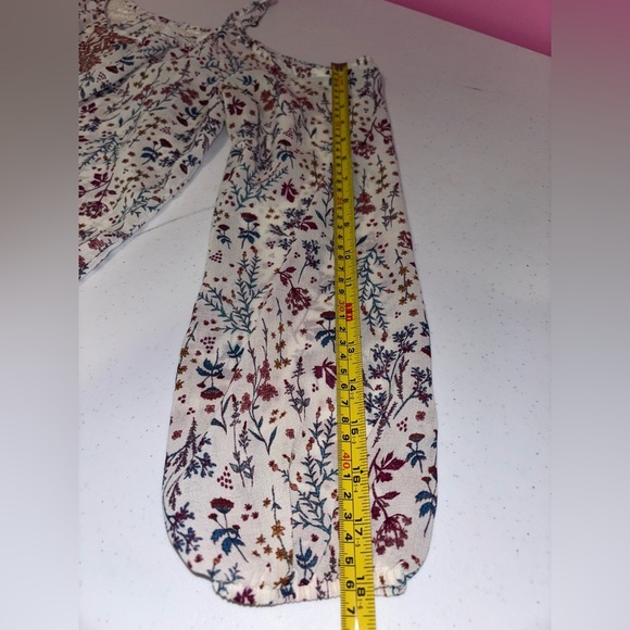 Women’s Rewind Floral Cold Shoulder Blouse - Picture 8 of 9